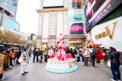 淮海中路商圈齐“纳新”迎接蛇年春节，多举措助推消费热潮